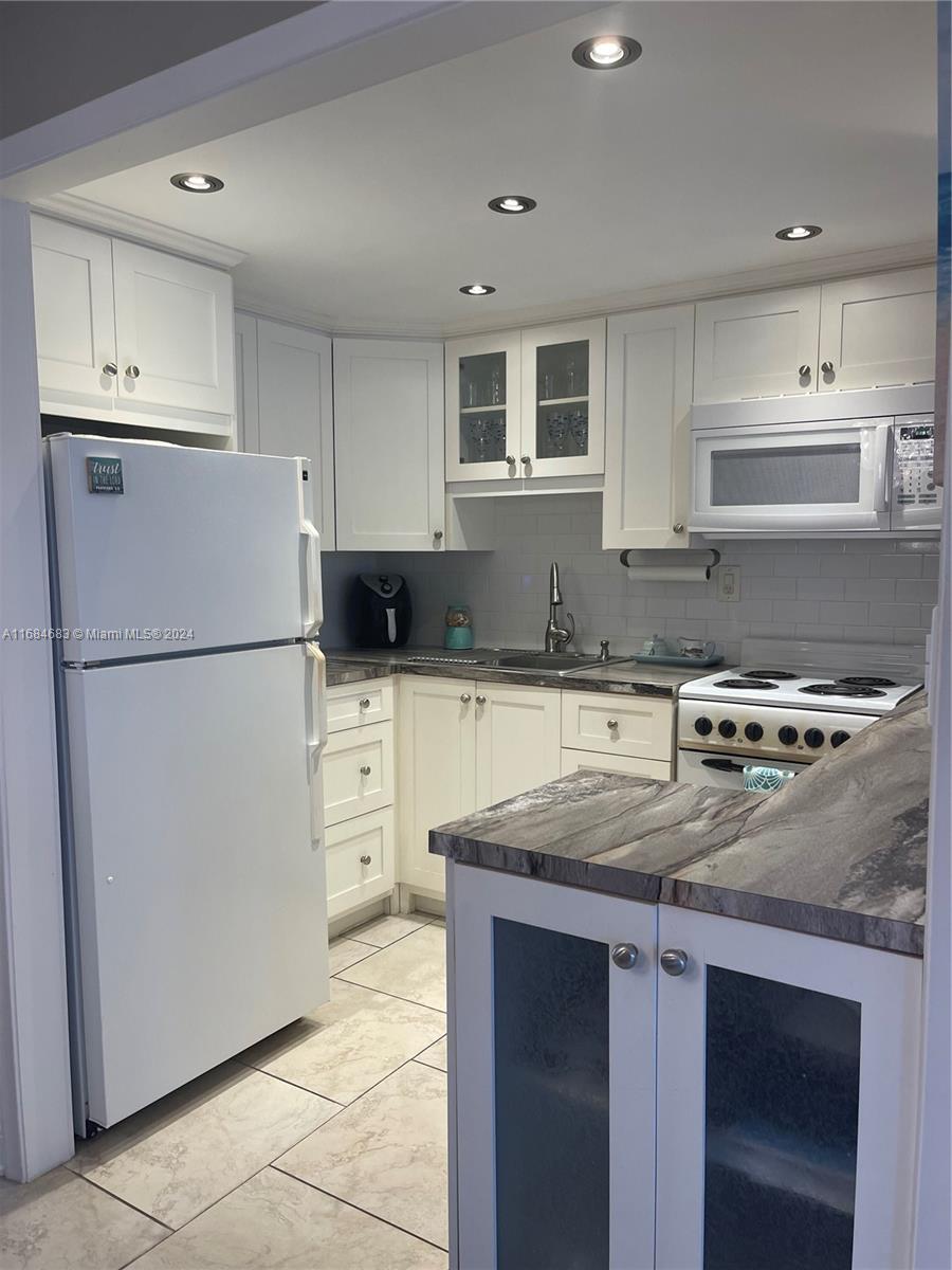 9141 Sunrise Lakes Blvd #206, Sunrise, Florida image 1