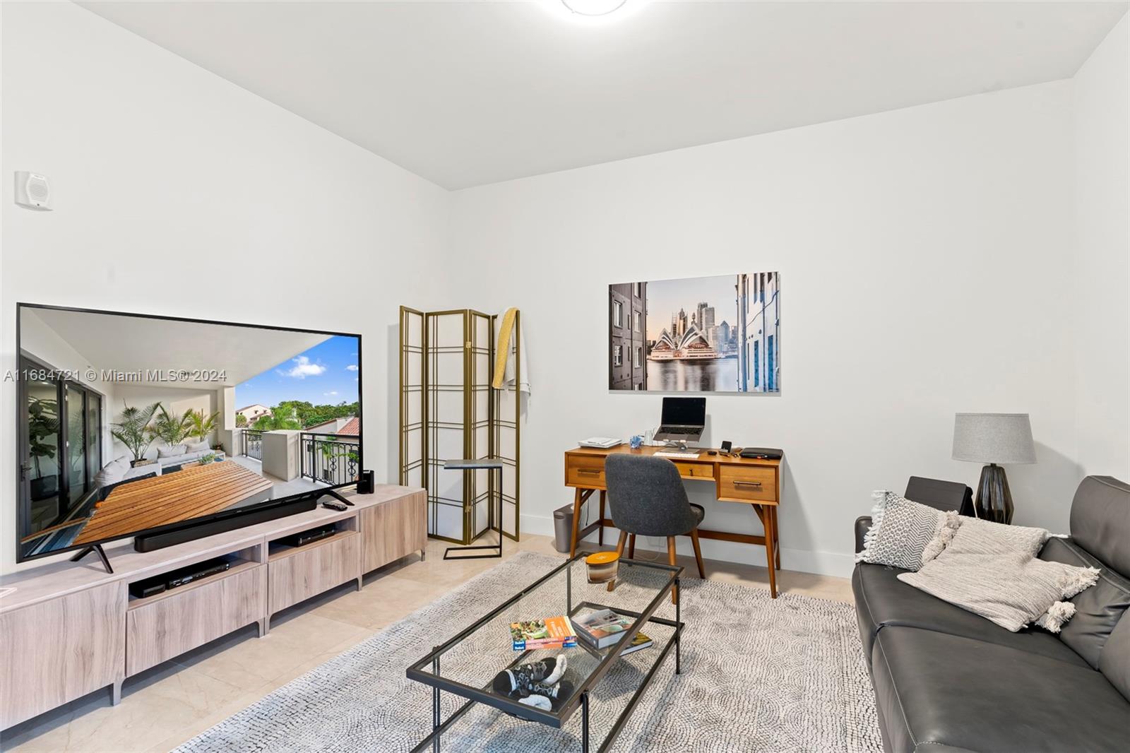718 Valencia Ave #307, Coral Gables FL 33134