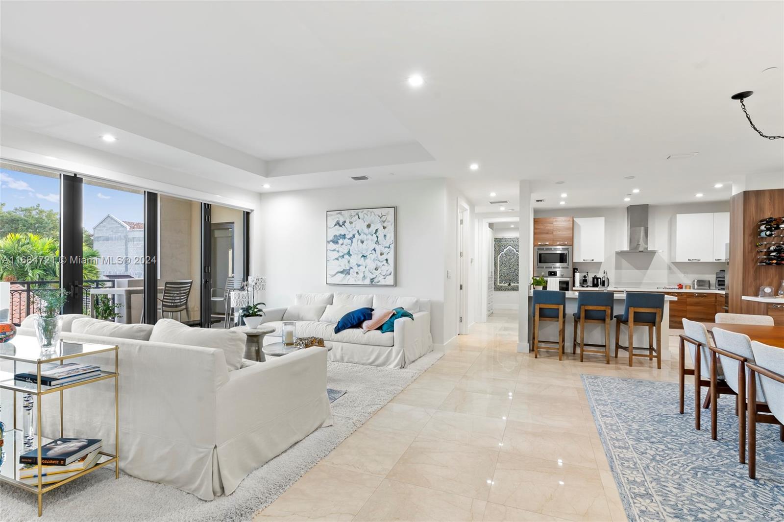 718 Valencia Ave #307, Coral Gables FL 33134