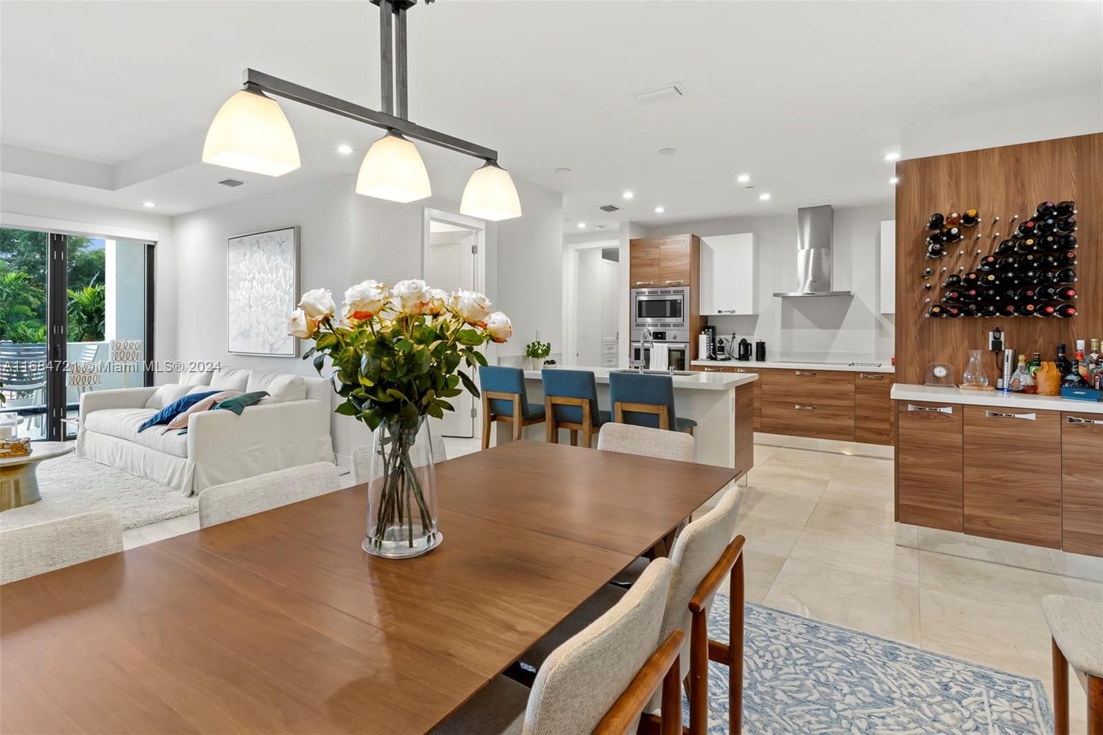 718 Valencia Ave #307, Coral Gables FL 33134