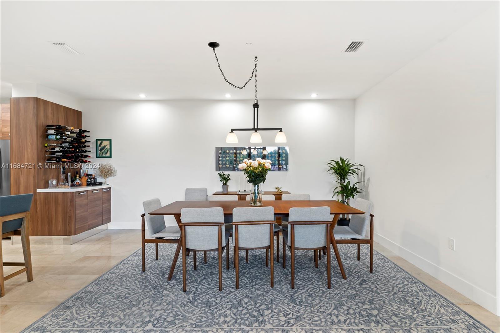 718 Valencia Ave #307, Coral Gables FL 33134