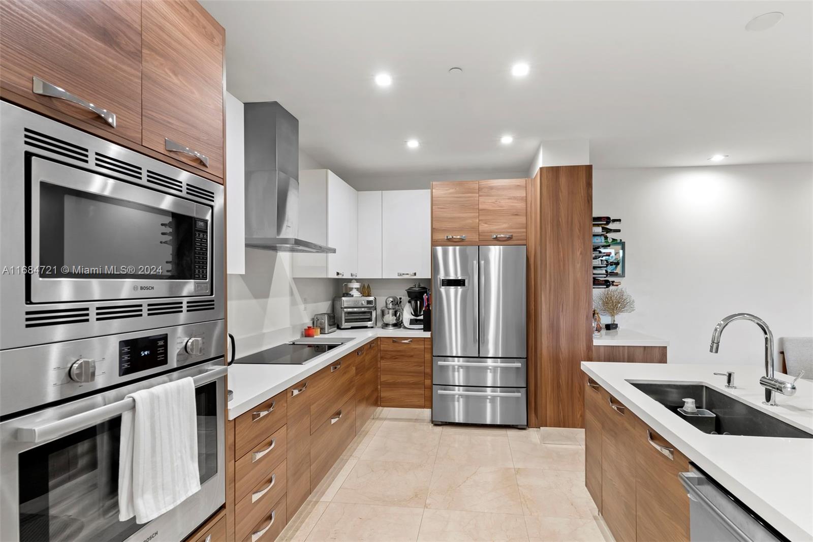 718 Valencia Ave #307, Coral Gables FL 33134