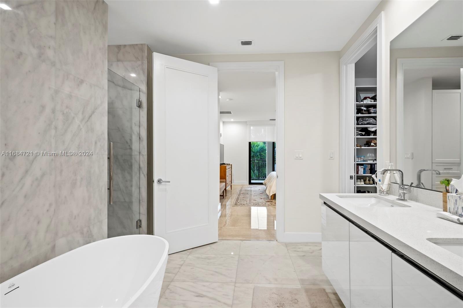 718 Valencia Ave #307, Coral Gables FL 33134