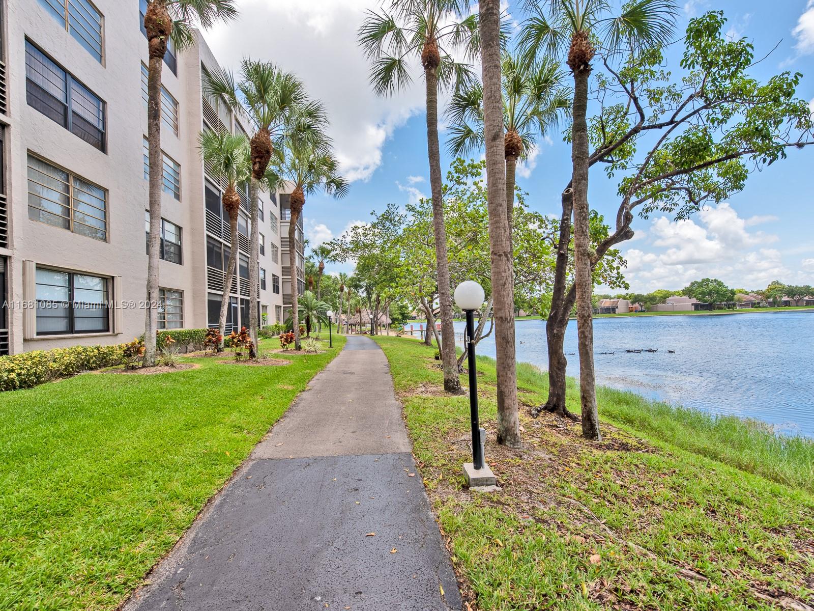 1101 Colony Point Cir #501, Pembroke Pines, Florida image 45