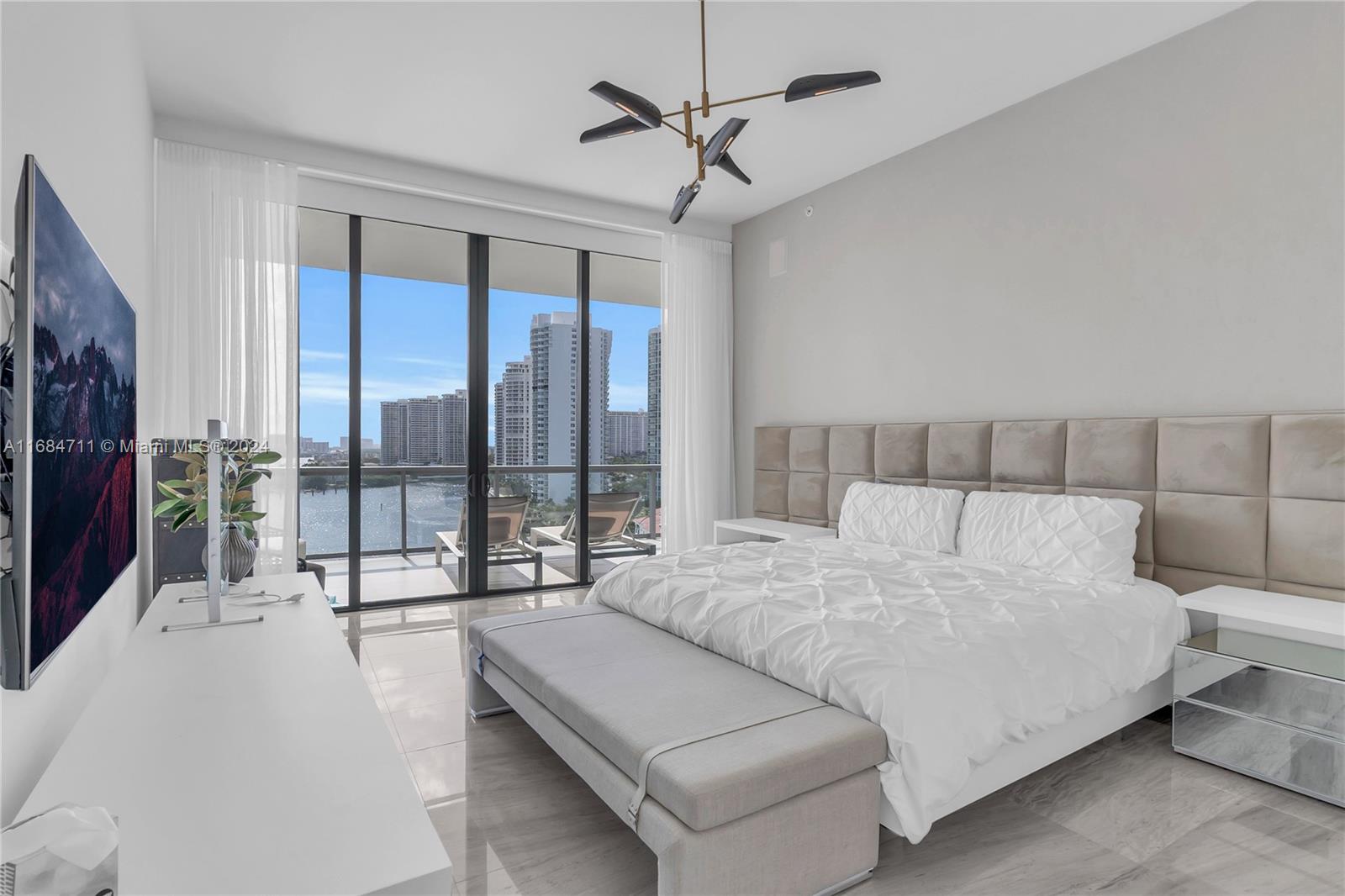 3300 NE 188th St #LPH12, Aventura FL 33180