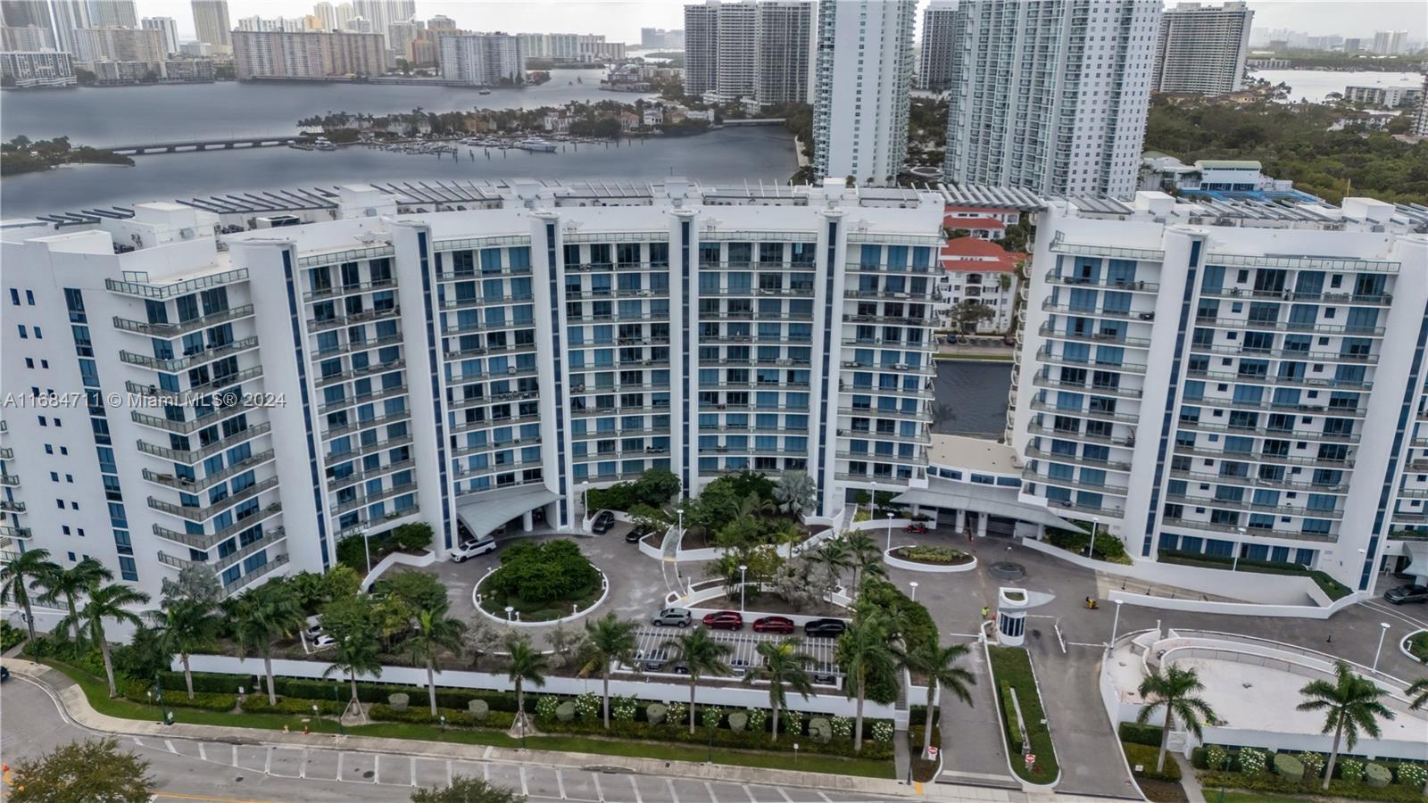 3300 NE 188th St #LPH12, Aventura FL 33180