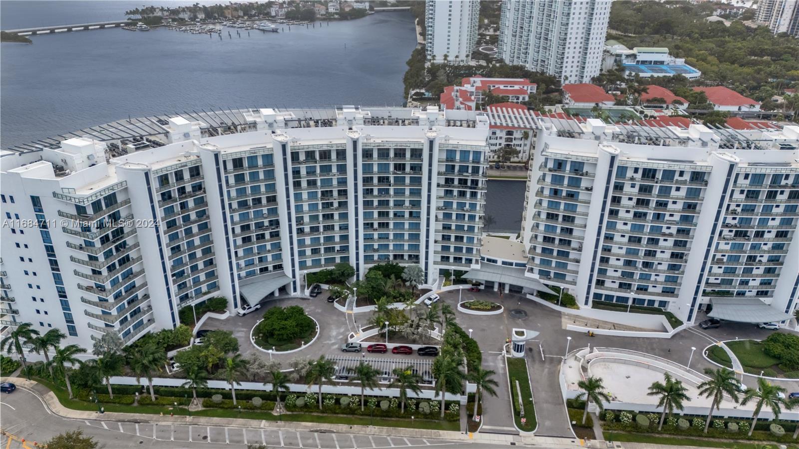 3300 NE 188th St #LPH12, Aventura FL 33180