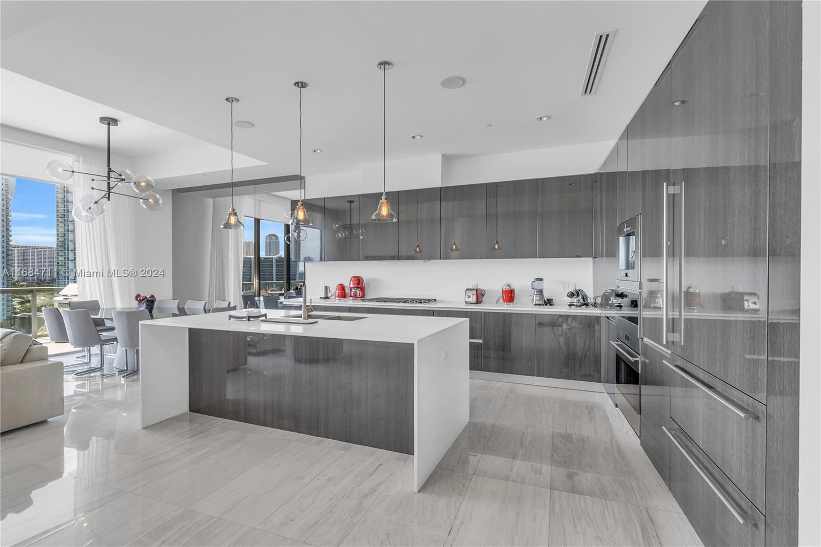 3300 NE 188th St #LPH12, Aventura FL 33180
