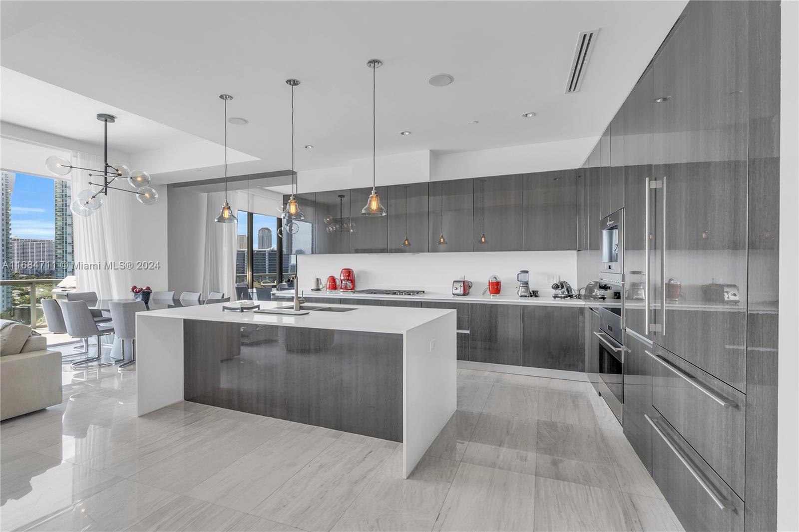 3300 NE 188th St #LPH12, Aventura FL 33180