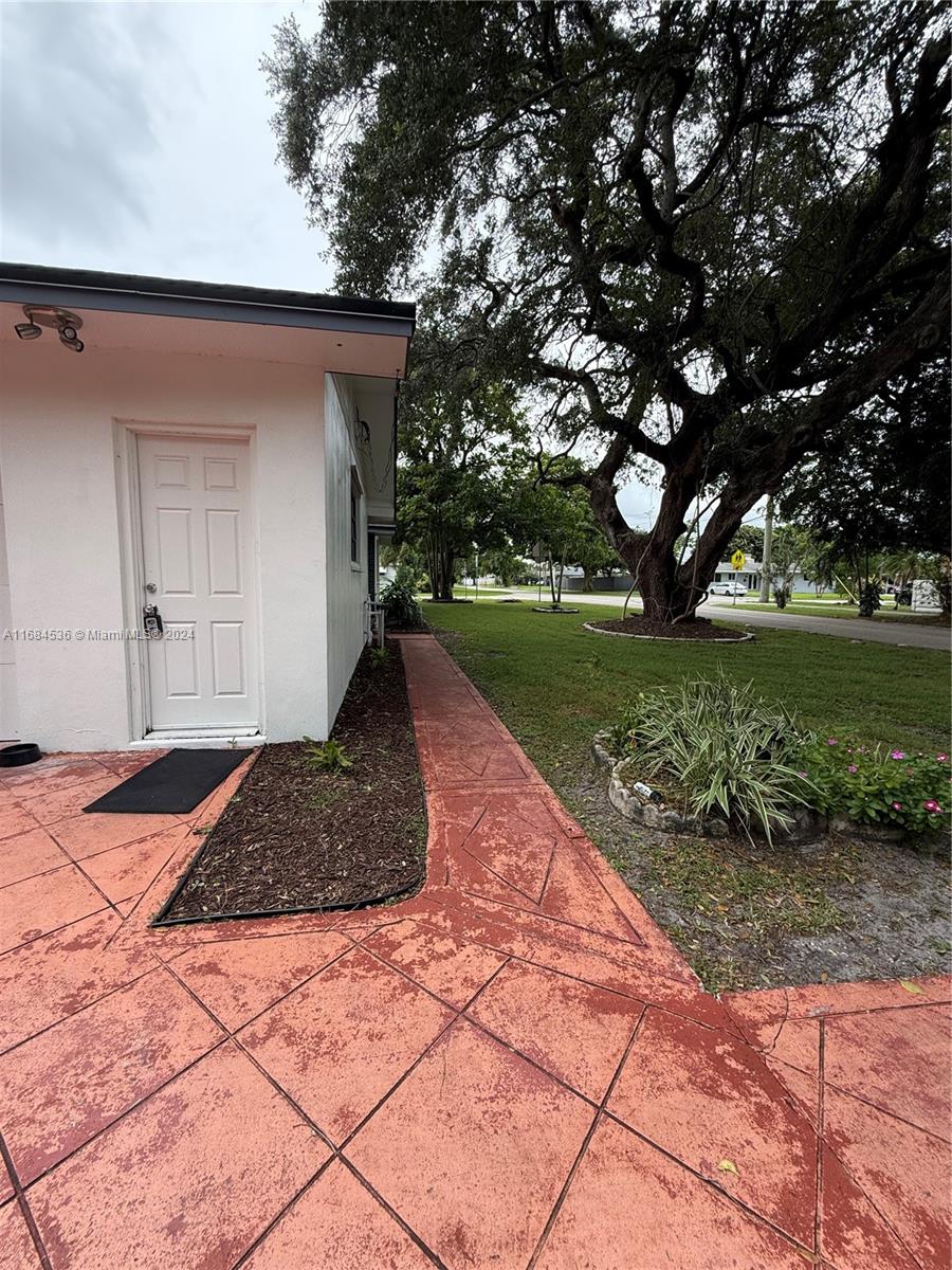 6800 SW 10th Ct, Pembroke Pines, Florida image 18