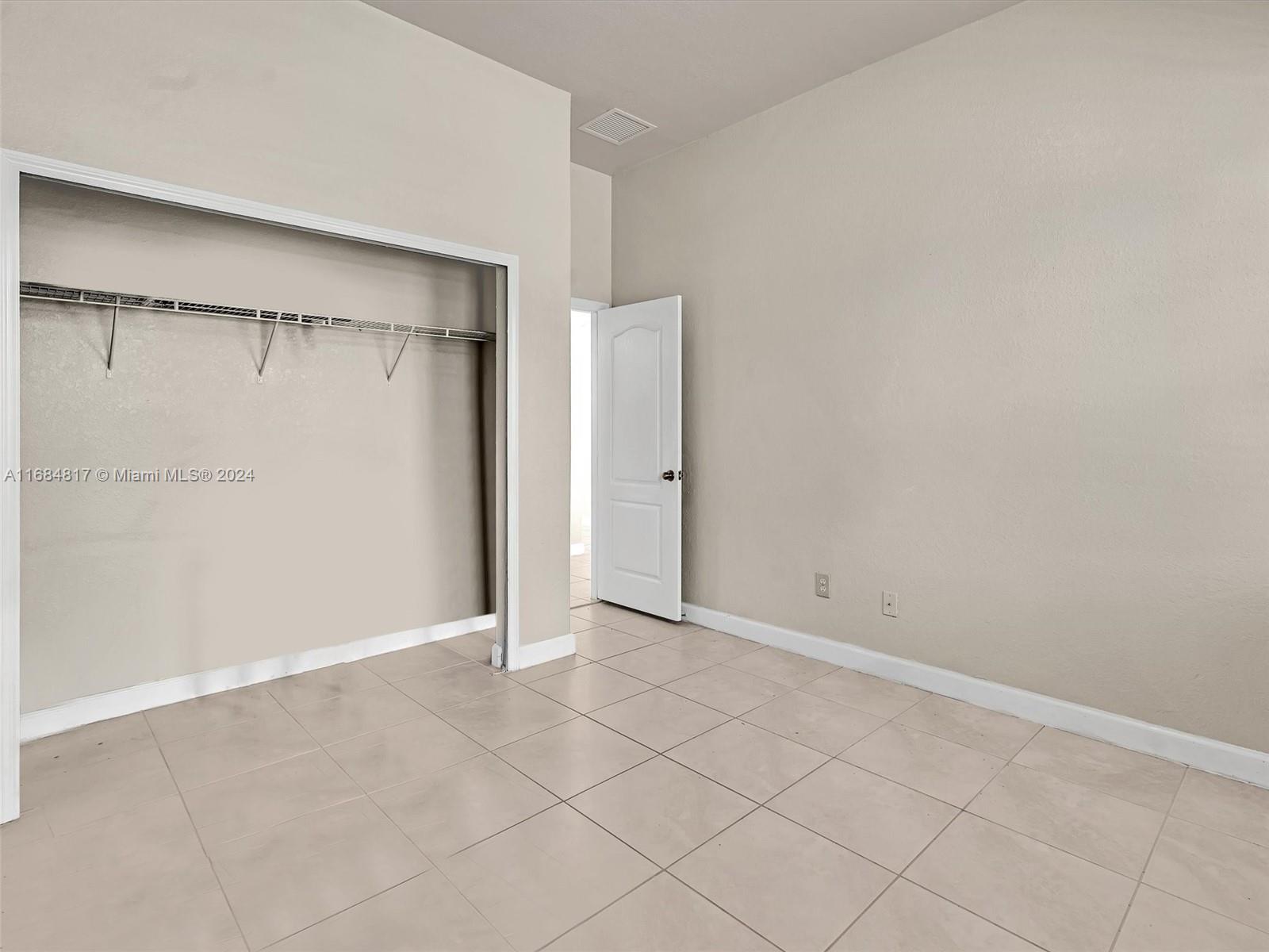 17951 NW 87th Ct, Hialeah, Florida image 14