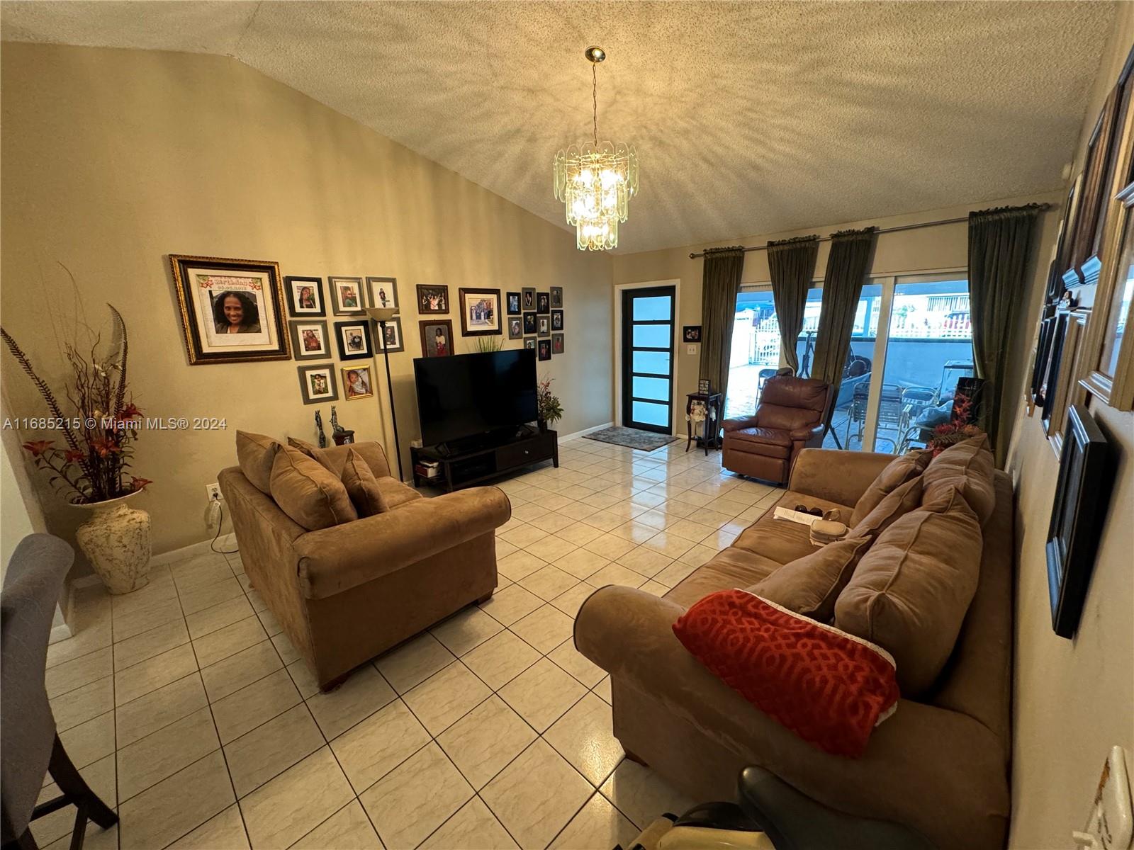 3410 NW 204th Ter, Miami Gardens, Florida image 5