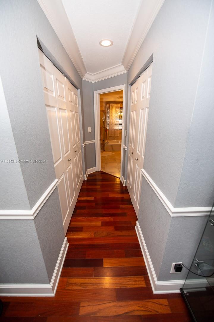 Listing Photo 11