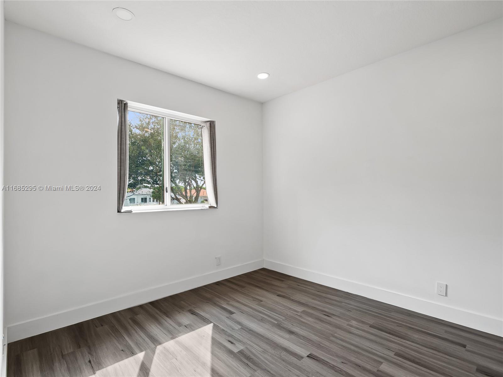 Listing Photo 32