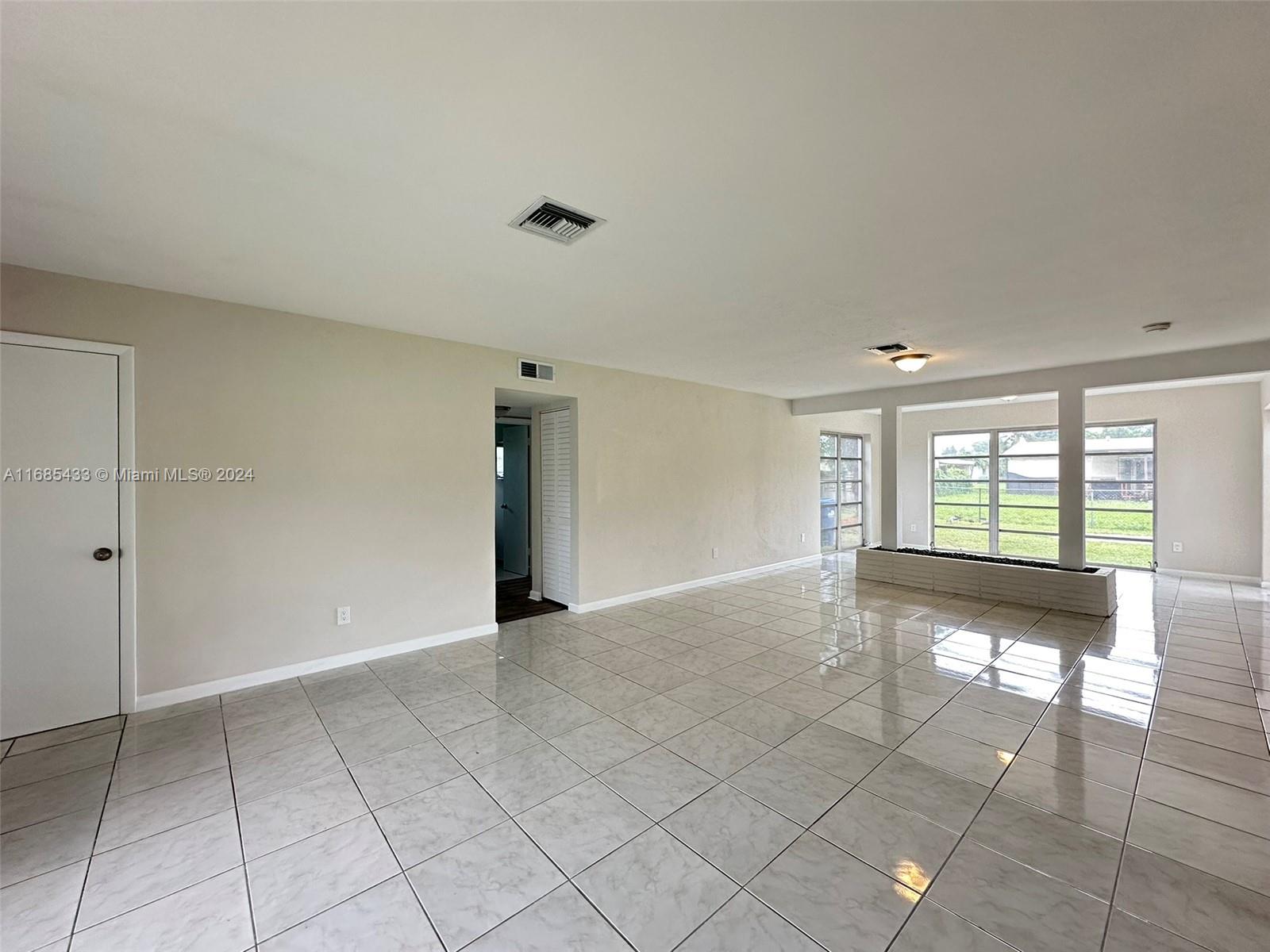 2020 NW 192nd Ter, Miami Gardens, Florida image 4