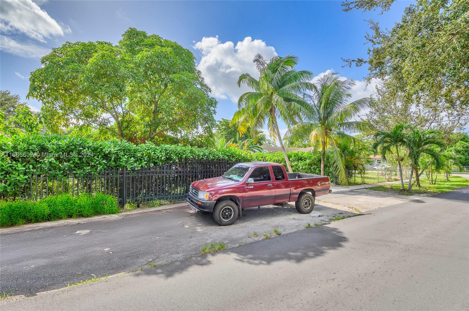 1570 NW 127th St, North Miami, Florida image 3