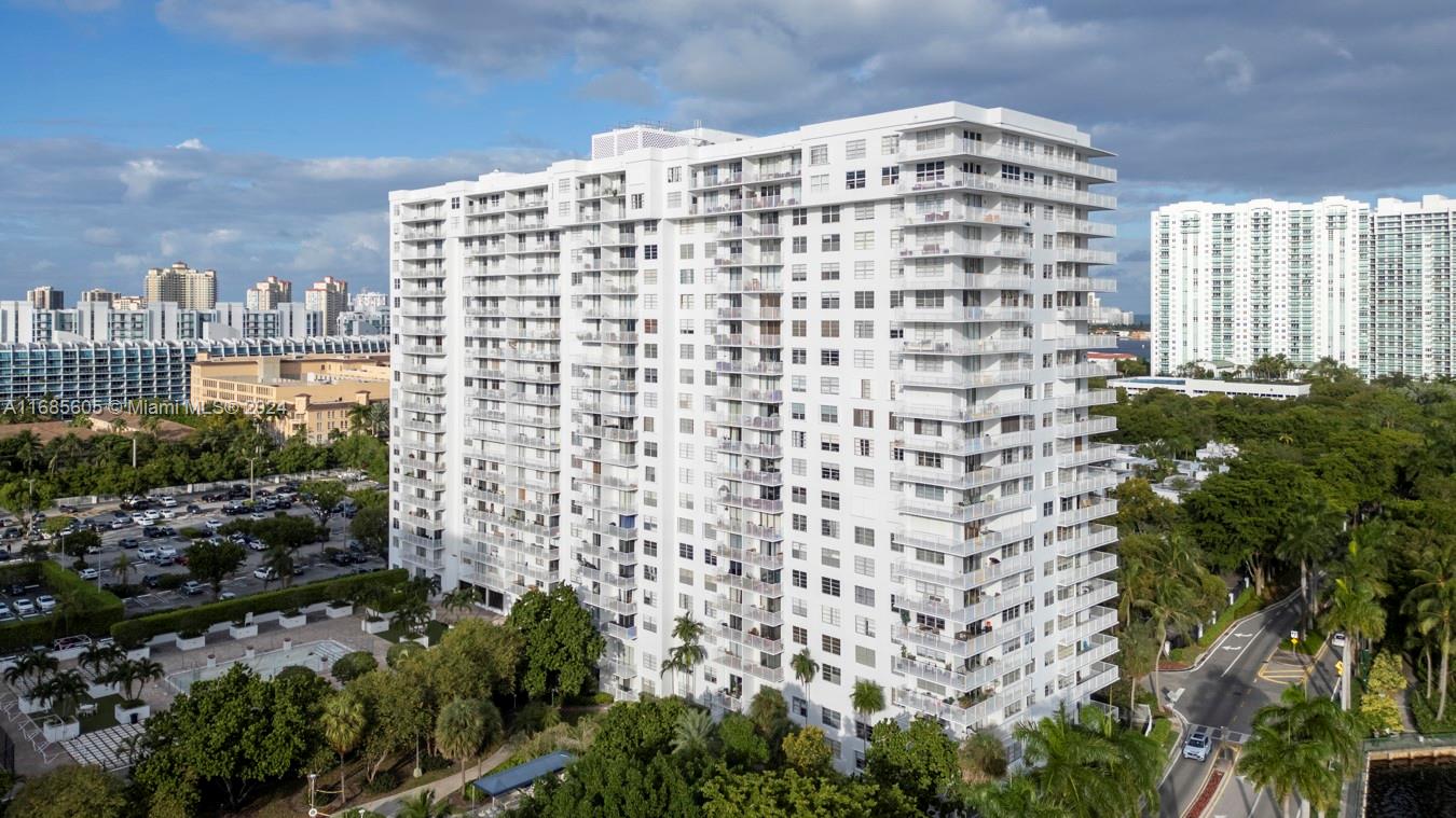 Residential, Aventura, Florida image 36