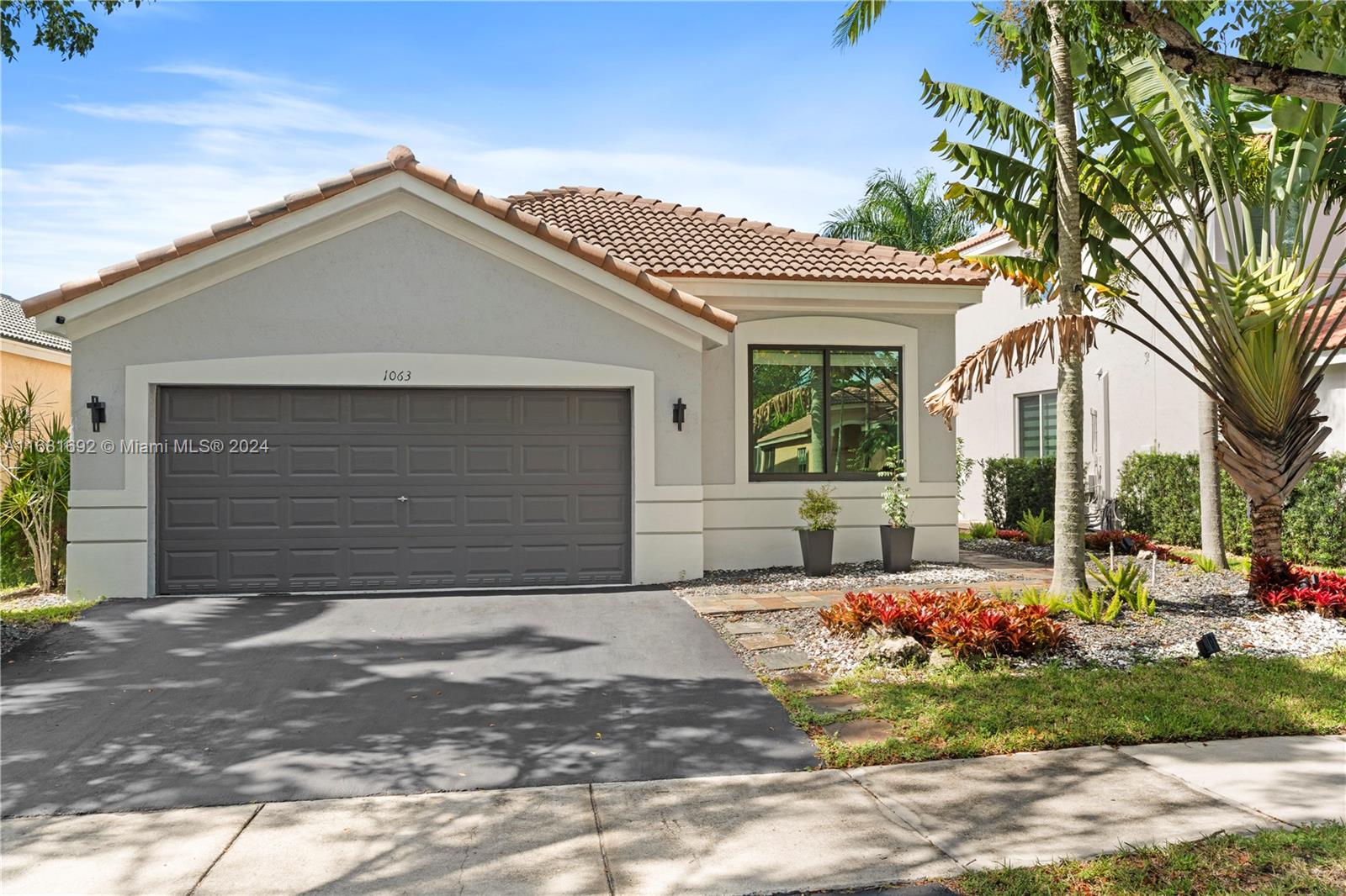 1063 Bluewood Ter, Weston, Florida image 1