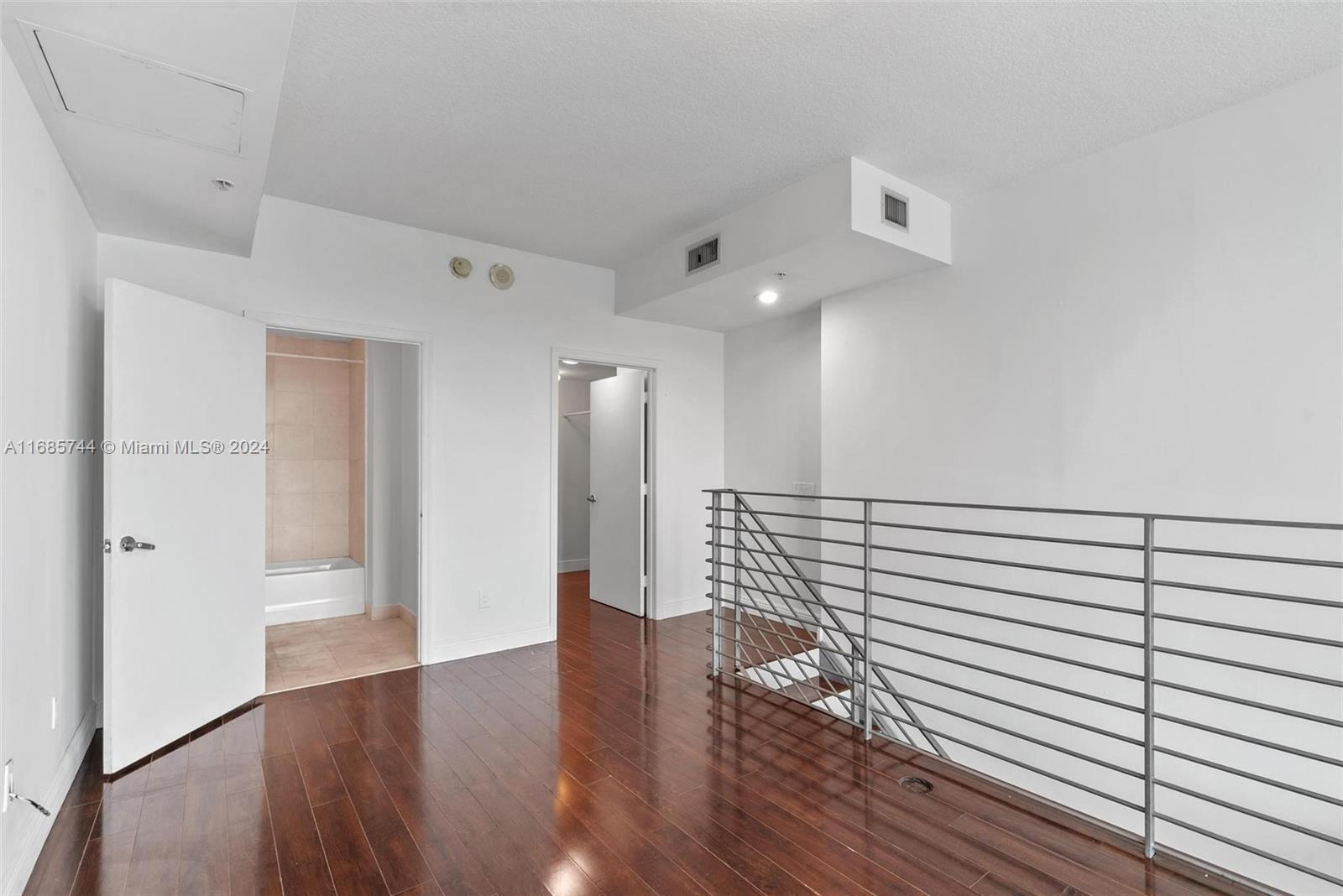 60 SW 13th St #3007, Miami FL 33130