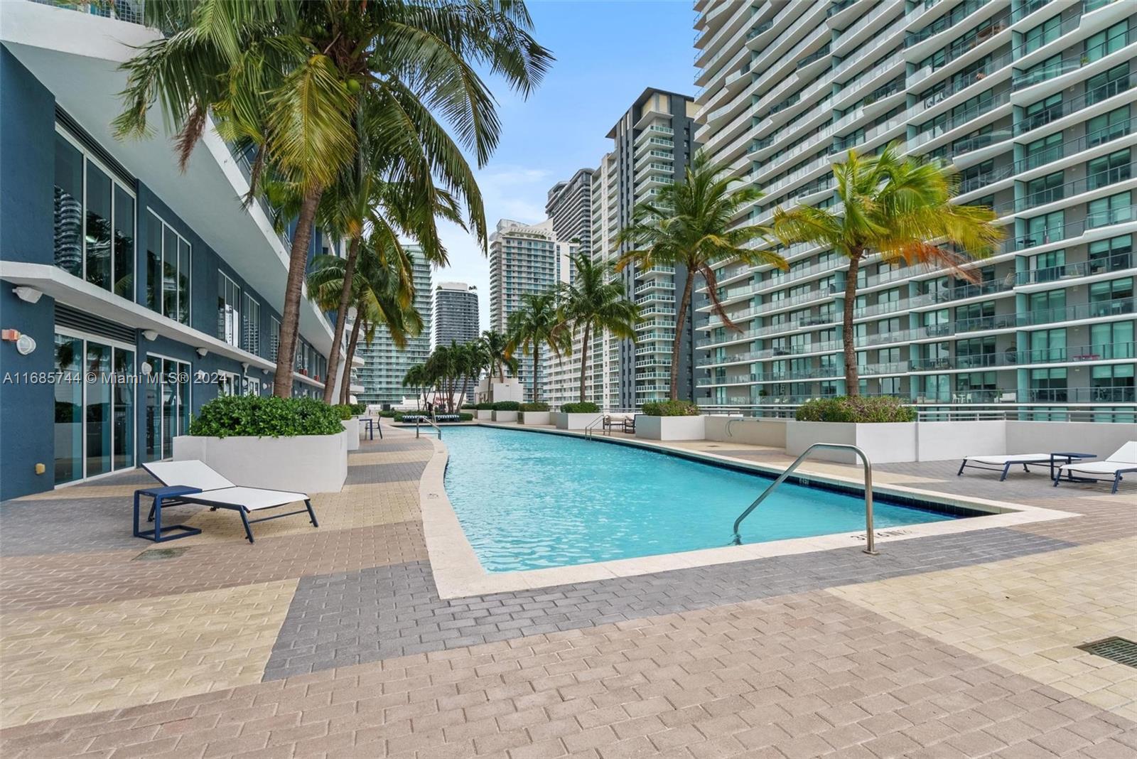 60 SW 13th St #3007, Miami FL 33130