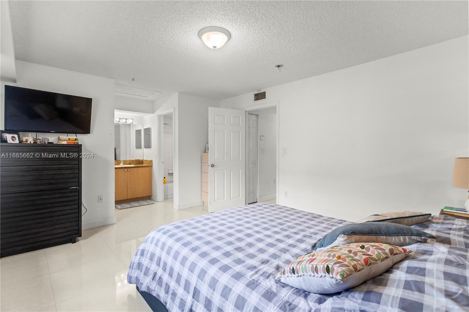 2965 NE 185th St #1505, Aventura, Florida image 38