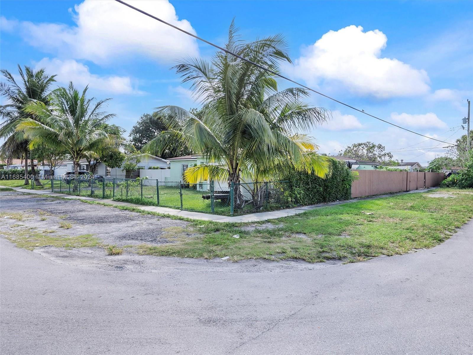 710 E 39th St, Hialeah, Florida image 2