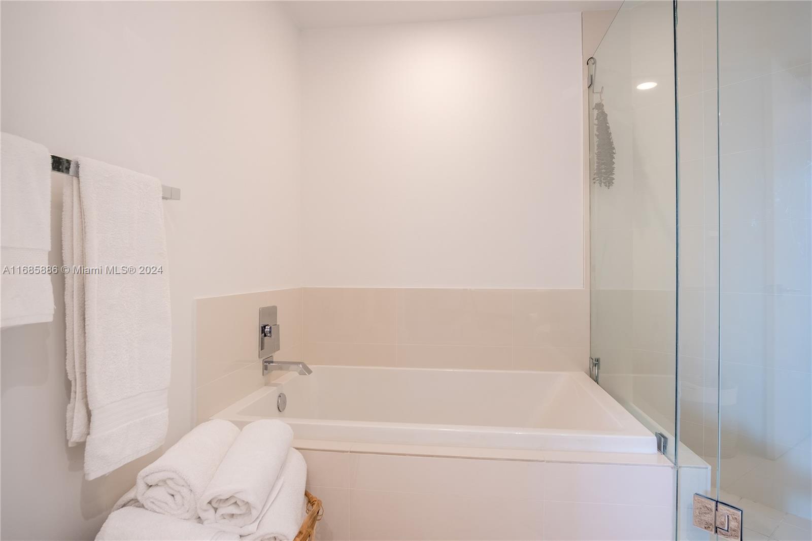 45 SW 9th St #2901, Miami FL 33130