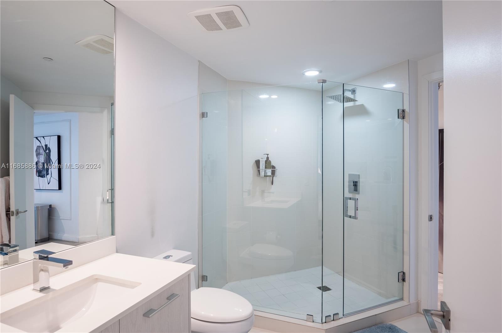45 SW 9th St #2901, Miami FL 33130