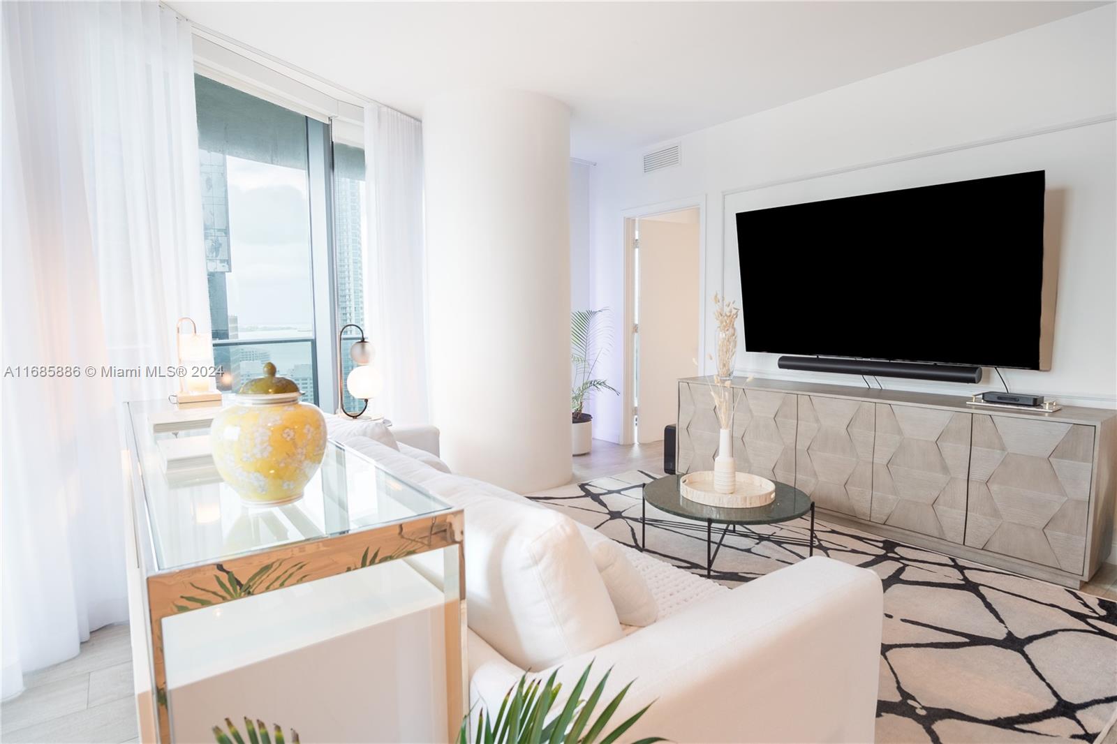 45 SW 9th St #2901, Miami FL 33130