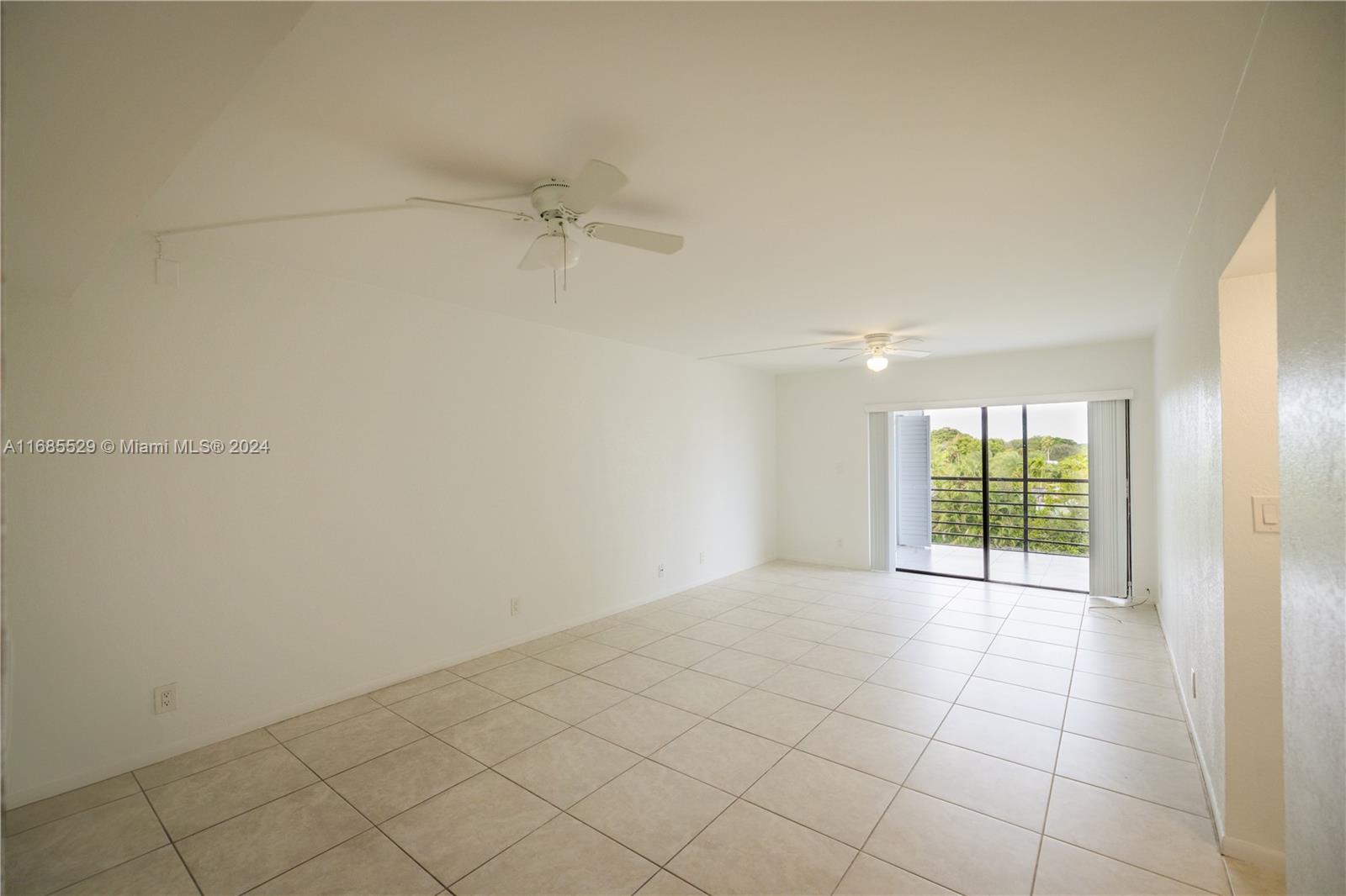 9235 SW 8th St #402, Boca Raton, Florida image 8