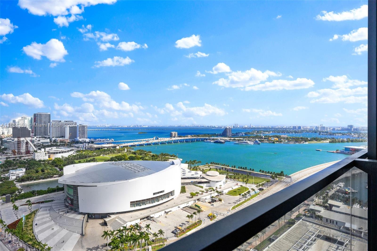 Investor friendly opportunity at The Elser of Miami. This unique 25th floor studio is ideal for an income producing property or for an owner who wants the hotel vibe for a home. Unit 2506 is enrolled in the hotel program and offers a low HOA with great return. Located on Biscayne bay with breathtaking views. Nightly rentals permitted either through hotel program or 2 other approved vacation rental companies otherwise 181 day min lease required for rentals.