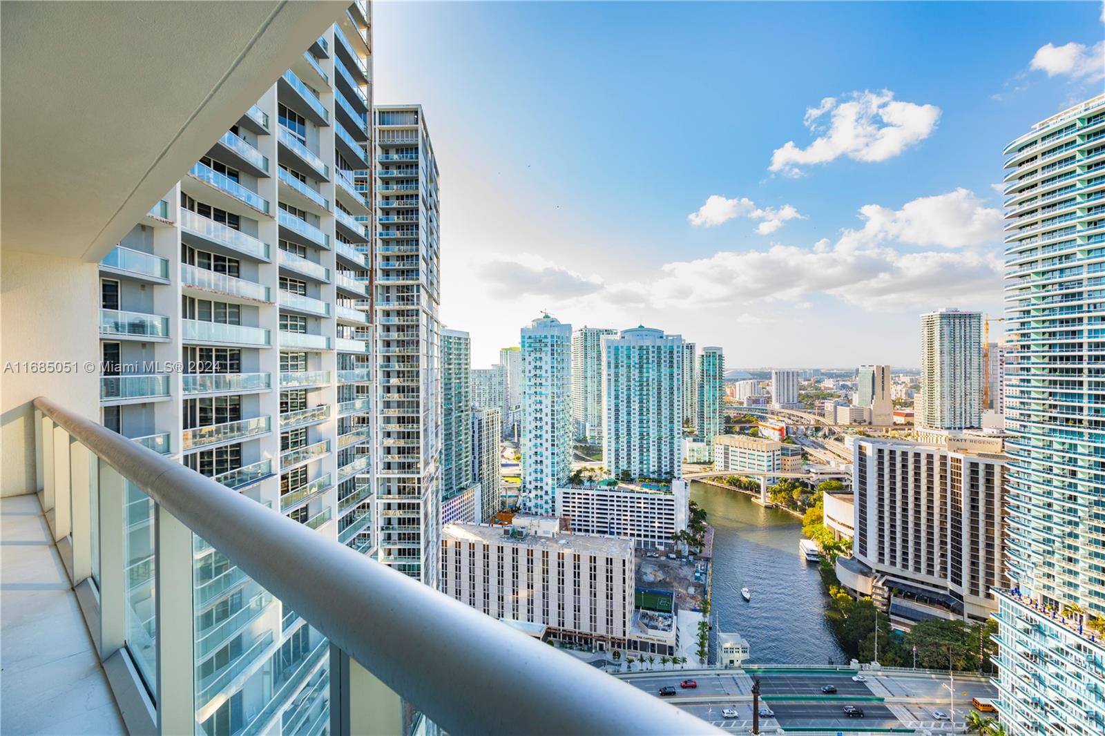 Furnished 1 bedroom river view unit with an oversized balcony in the exclusive Icon Brickell. This unit features a modern kitchen, stainless steel appliances, walk-in closet, glassed-in shower, and all beautiful modern furnishings. Brickell icon has front desk attendants, an amazing spa, gym, and assigned parking. This building is close proximity to Brickell City Center, Mary Brickell Village, Bayfront Park and Whole Foods.