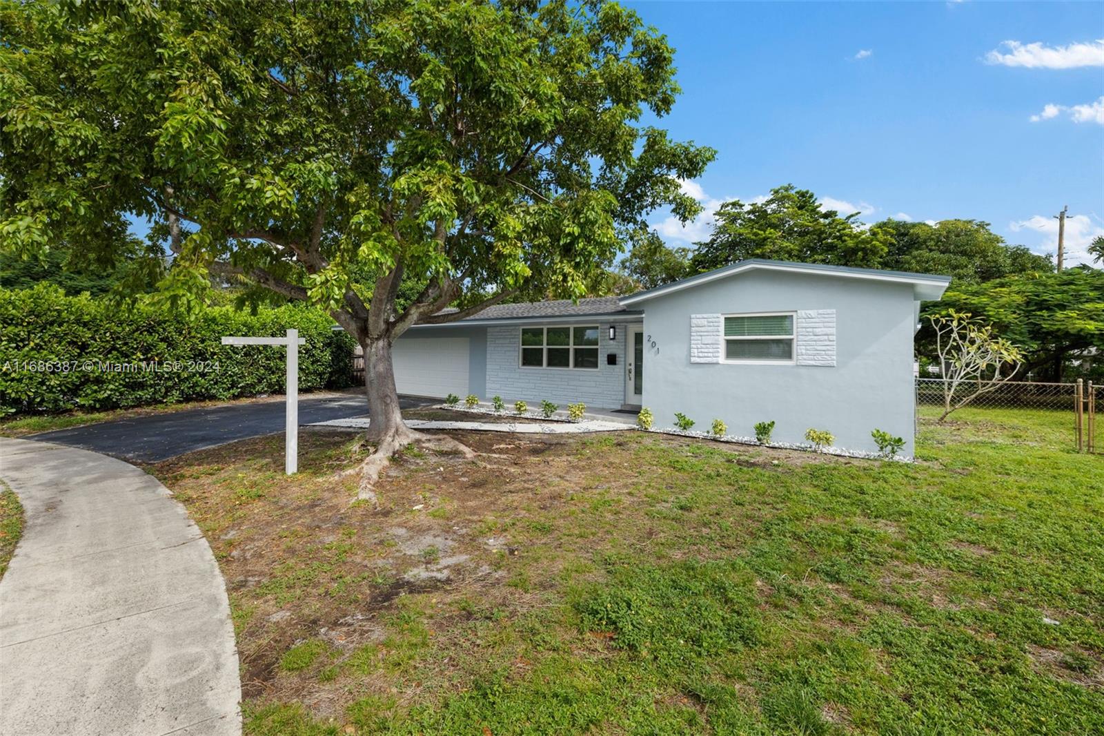 201 SW 70th Ter, Pembroke Pines, Florida image 3