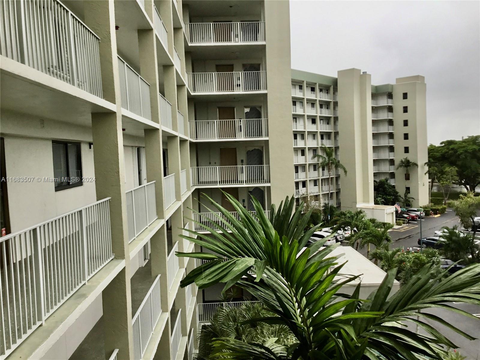 2334 S Cypress Bend Dr #501, Pompano Beach, Florida image 15