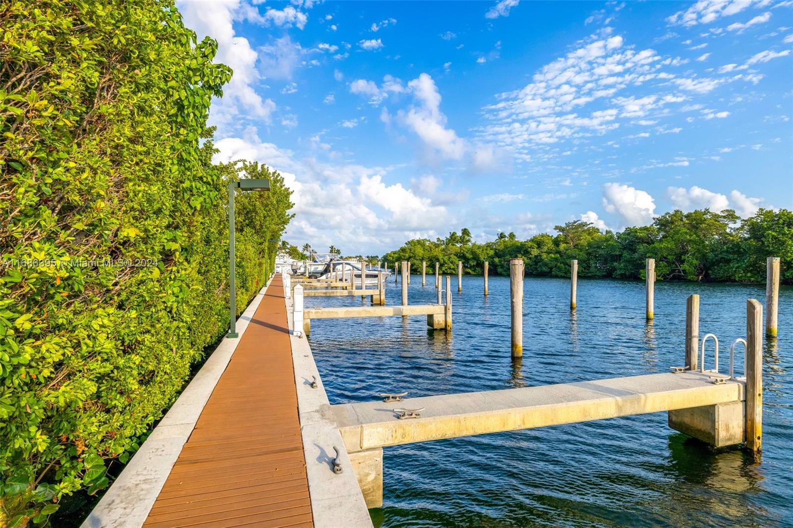 10 Edgewater Dr #8C, Coral Gables FL 33133