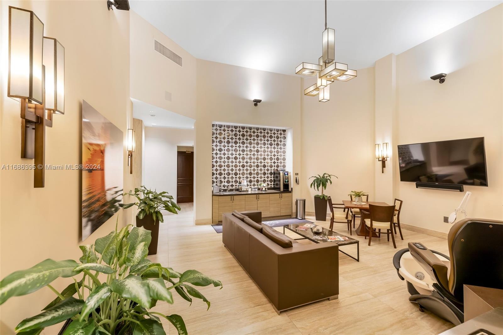 10 Edgewater Dr #8C, Coral Gables FL 33133