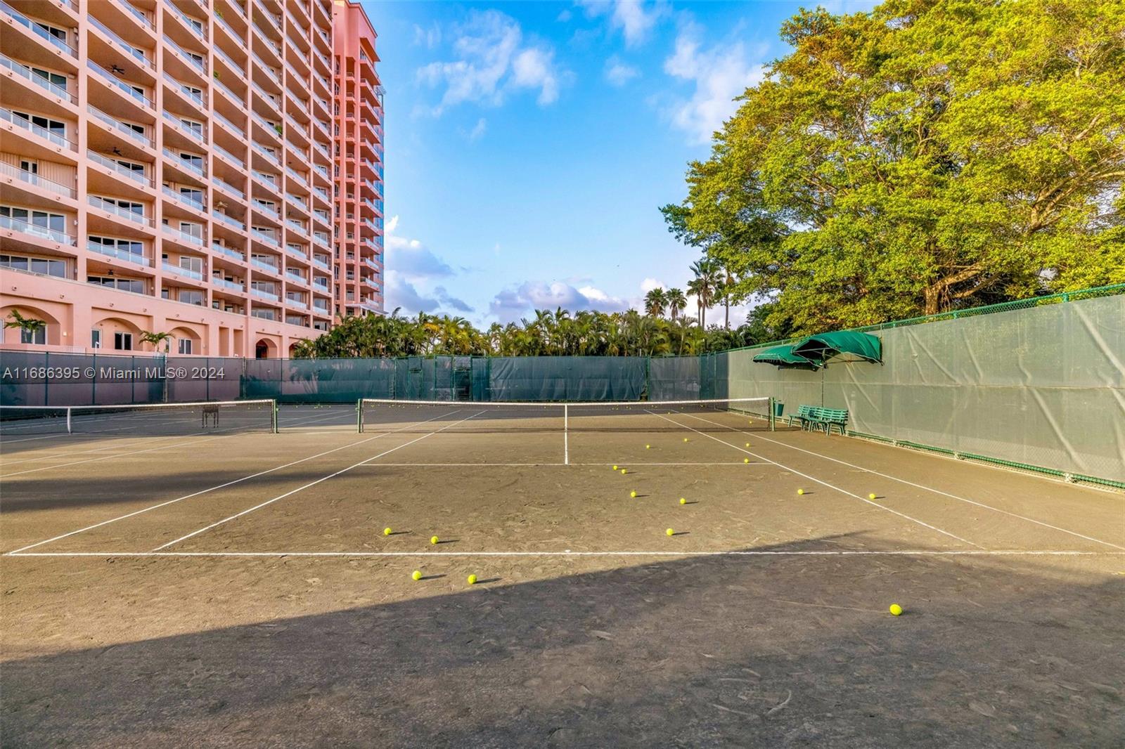 10 Edgewater Dr #8C, Coral Gables FL 33133