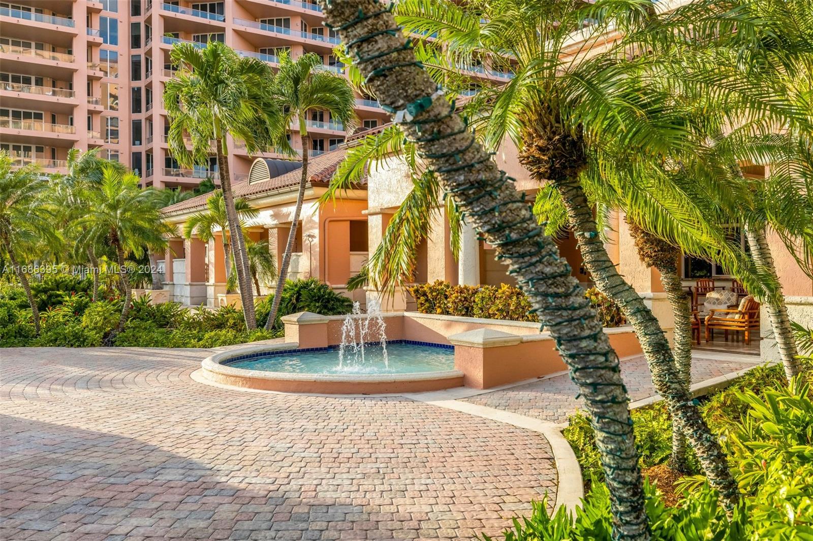 10 Edgewater Dr #8C, Coral Gables FL 33133