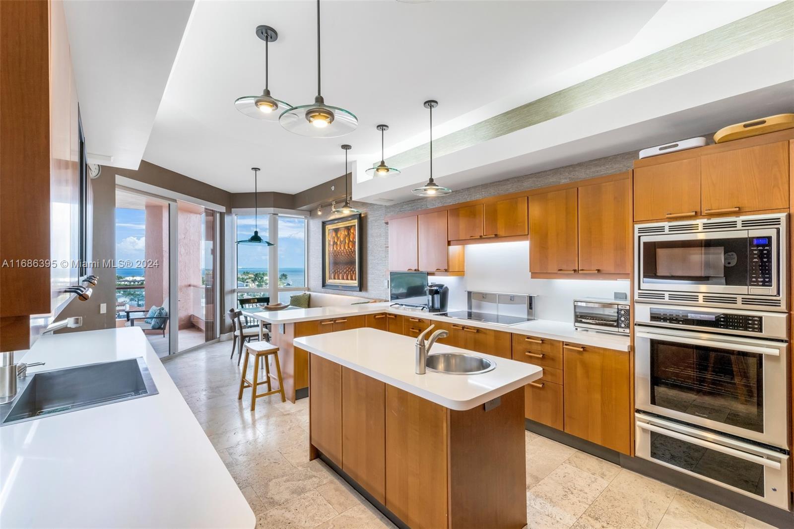 10 Edgewater Dr #8C, Coral Gables FL 33133