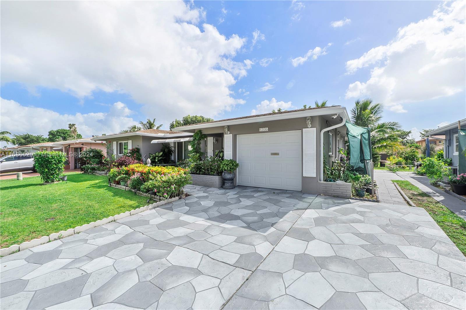 5206 NW 49th Ave, Tamarac, Florida image 2