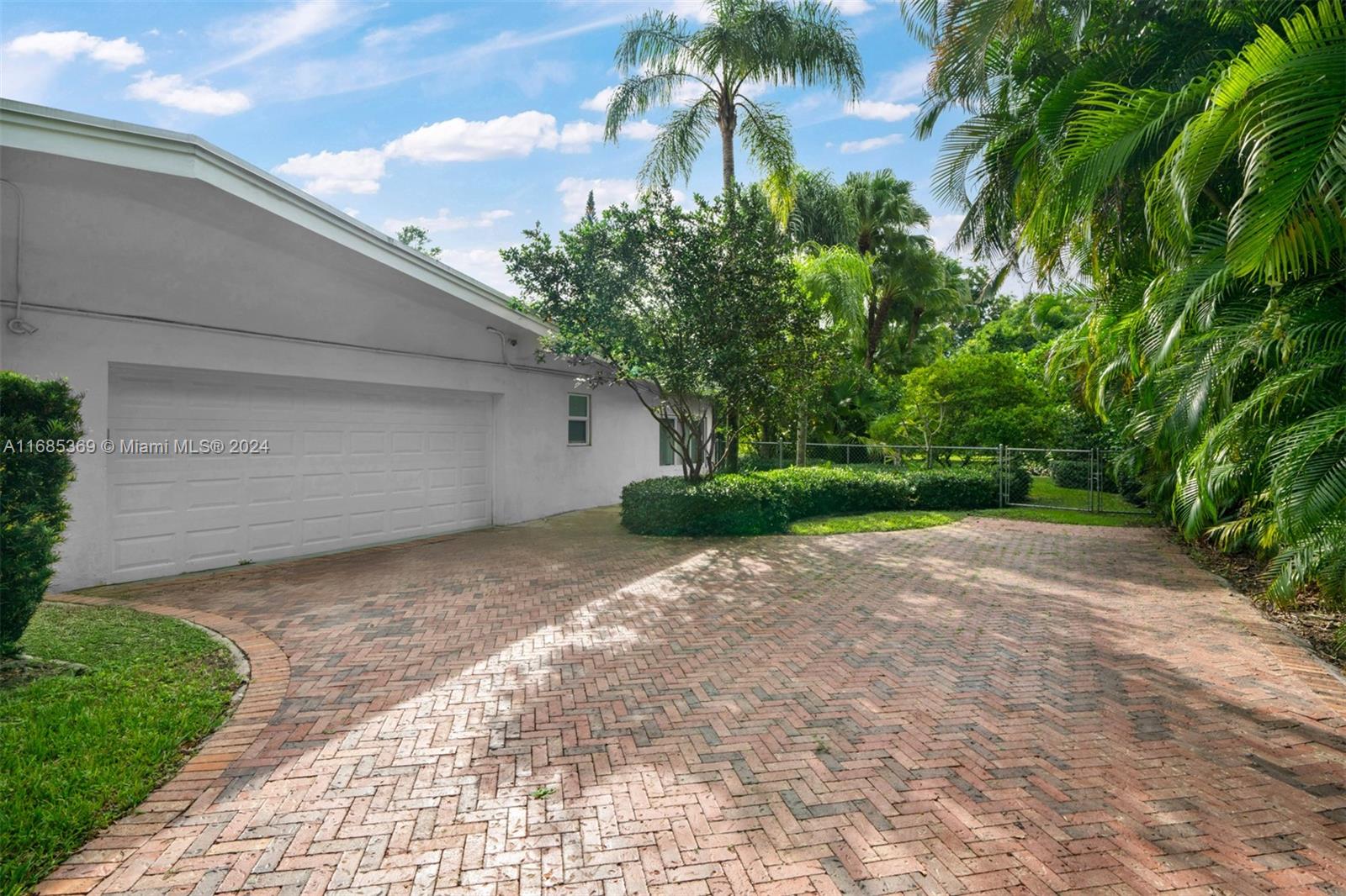 6340 SW 104th St, Pinecrest, Florida image 8