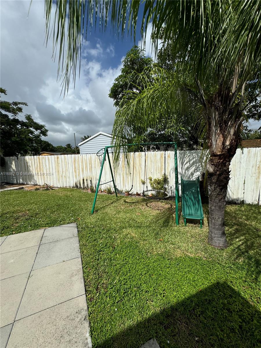 243 NE 41st St, Deerfield Beach, Florida image 11