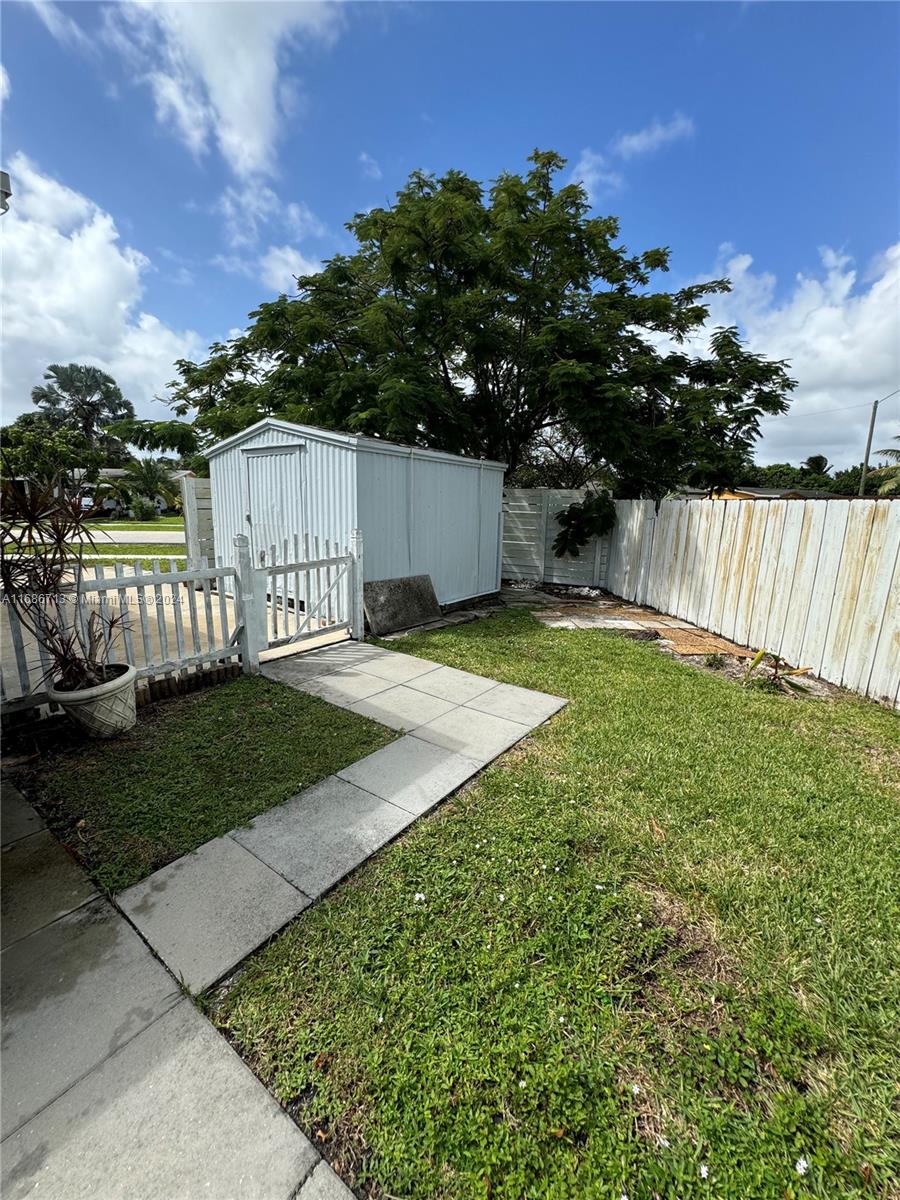 243 NE 41st St, Deerfield Beach, Florida image 35