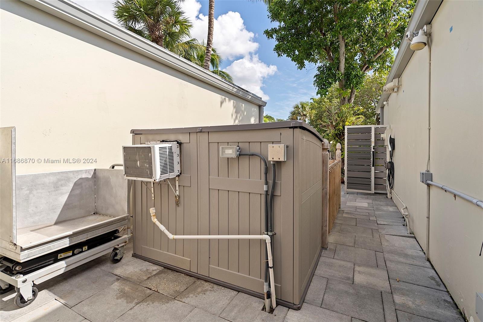 6616 E Miami Lakes Dr E, Miami Lakes, Florida image 42