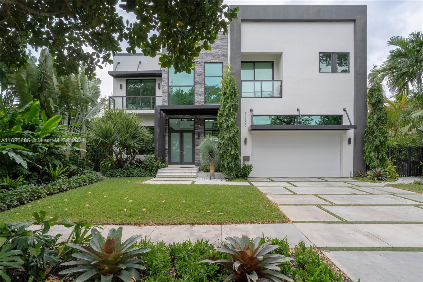 13200 E Coronado Ln  For Sale A11686885, FL