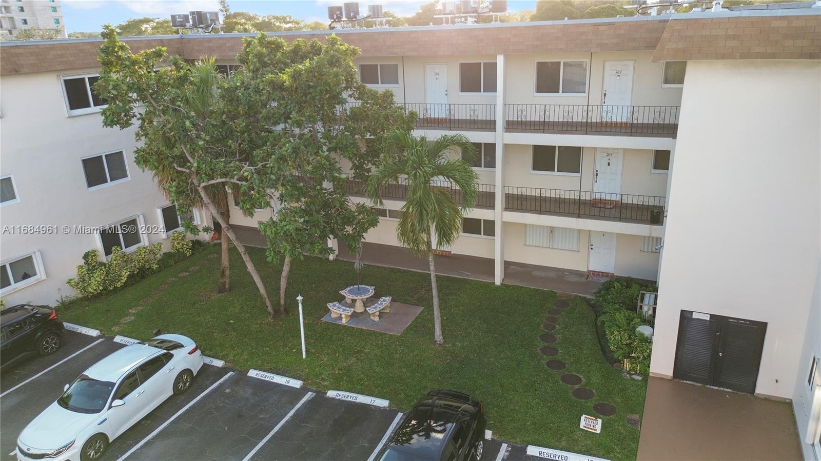 2210 Taylor St #204, Hollywood, Florida image 23