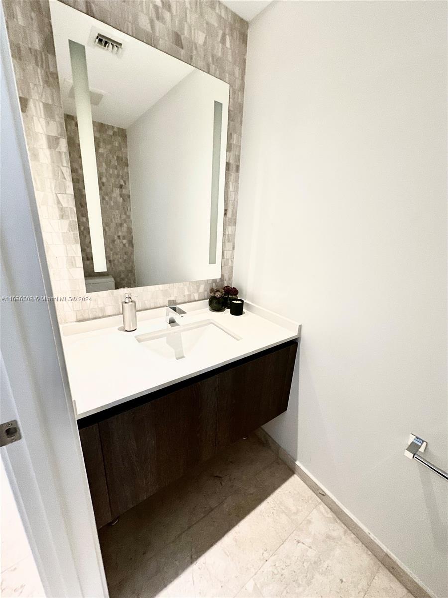 88 SW 7th St #1808, Miami, Florida image 12