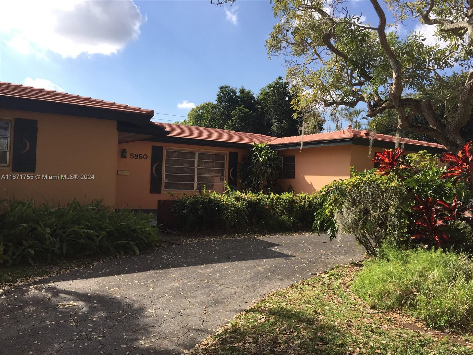 5850 Rose Terrace, Plantation, Florida image 27