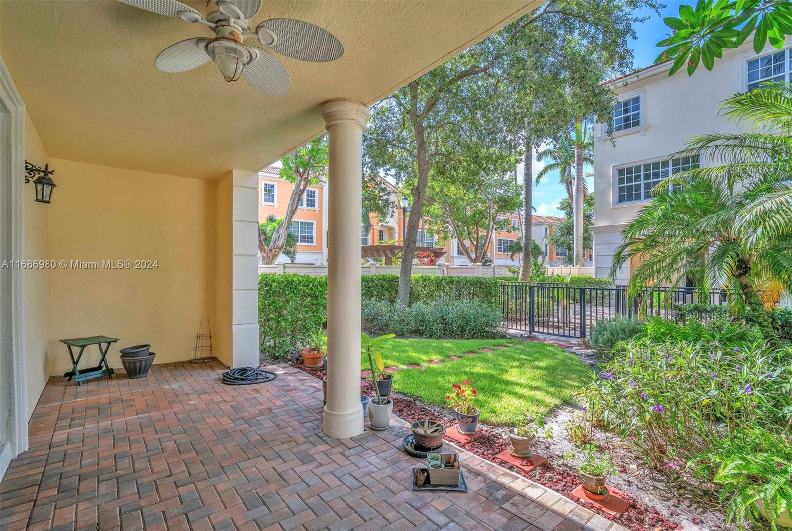 616 NE Venezia Ln #616, Boca Raton, Florida image 11