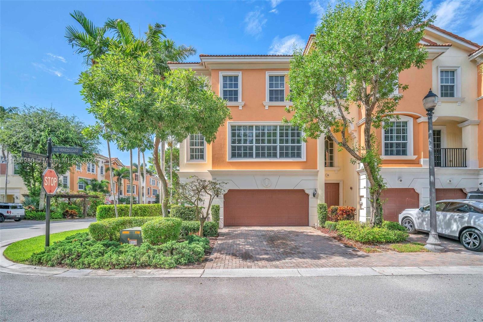 616 NE Venezia Ln #616, Boca Raton, Florida image 3